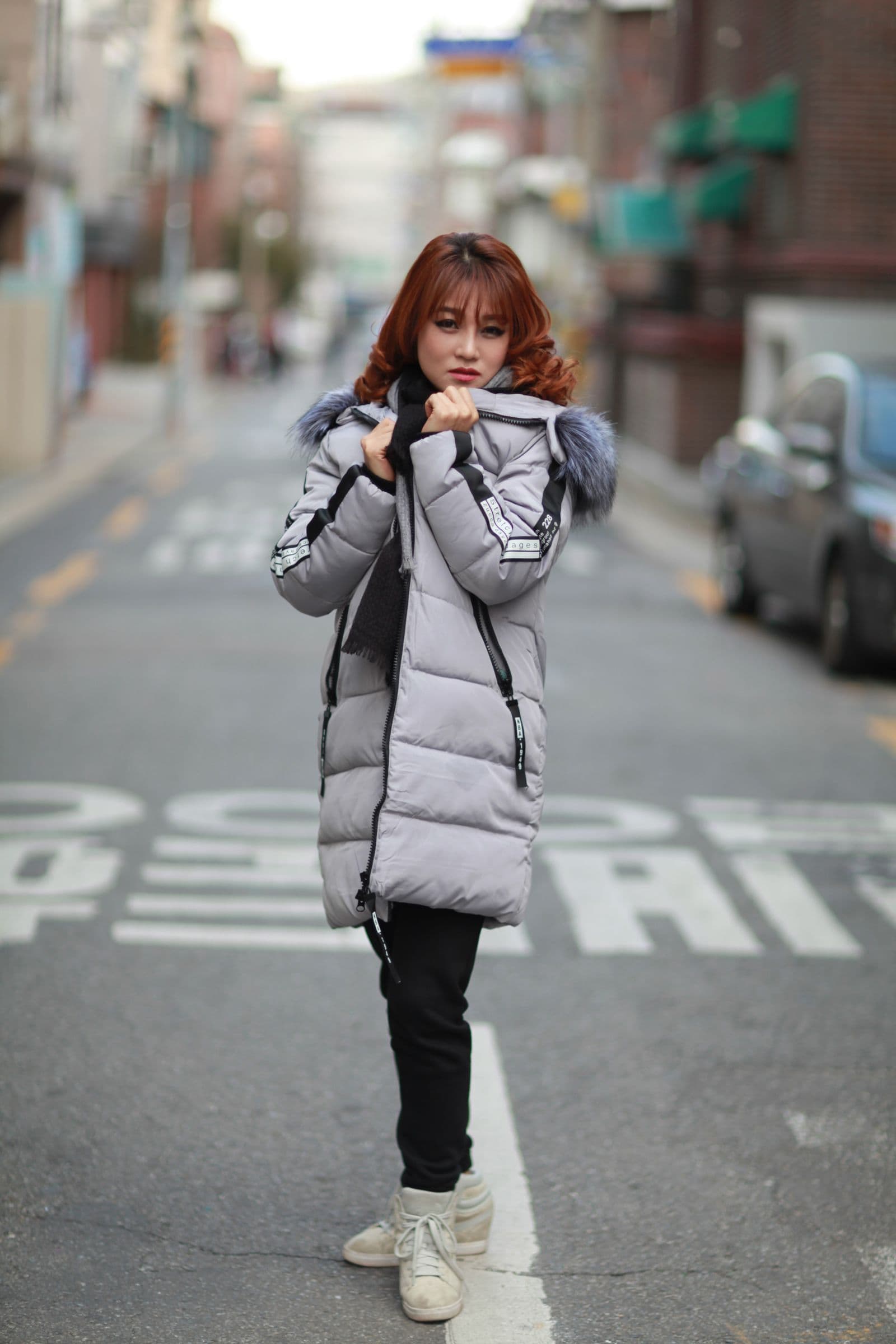 Woman in a polished city outfit on a museum day